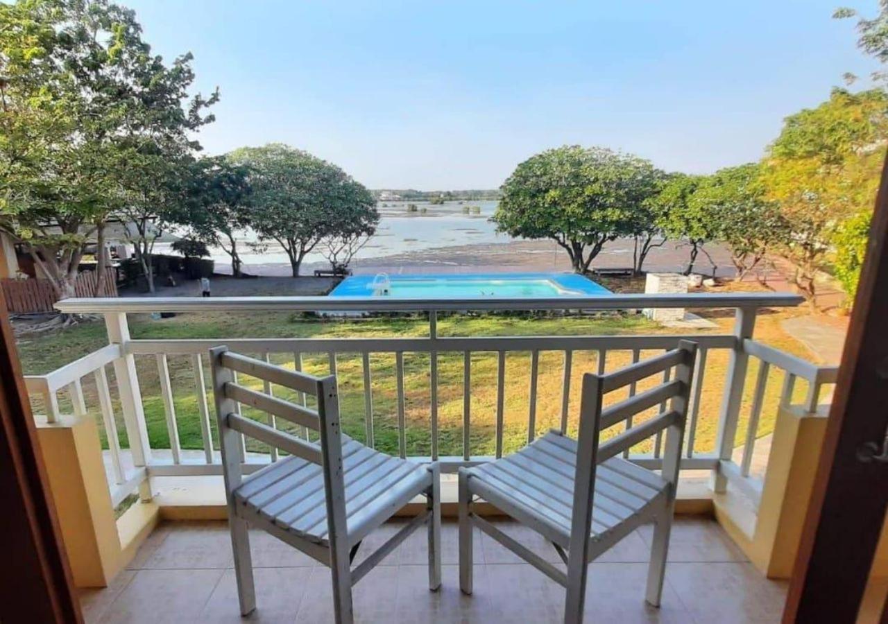 Baan Talay See Cream Resort Samut Songkhram Exterior photo