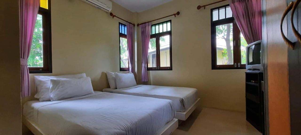 Baan Talay See Cream Resort Samut Songkhram Exterior photo