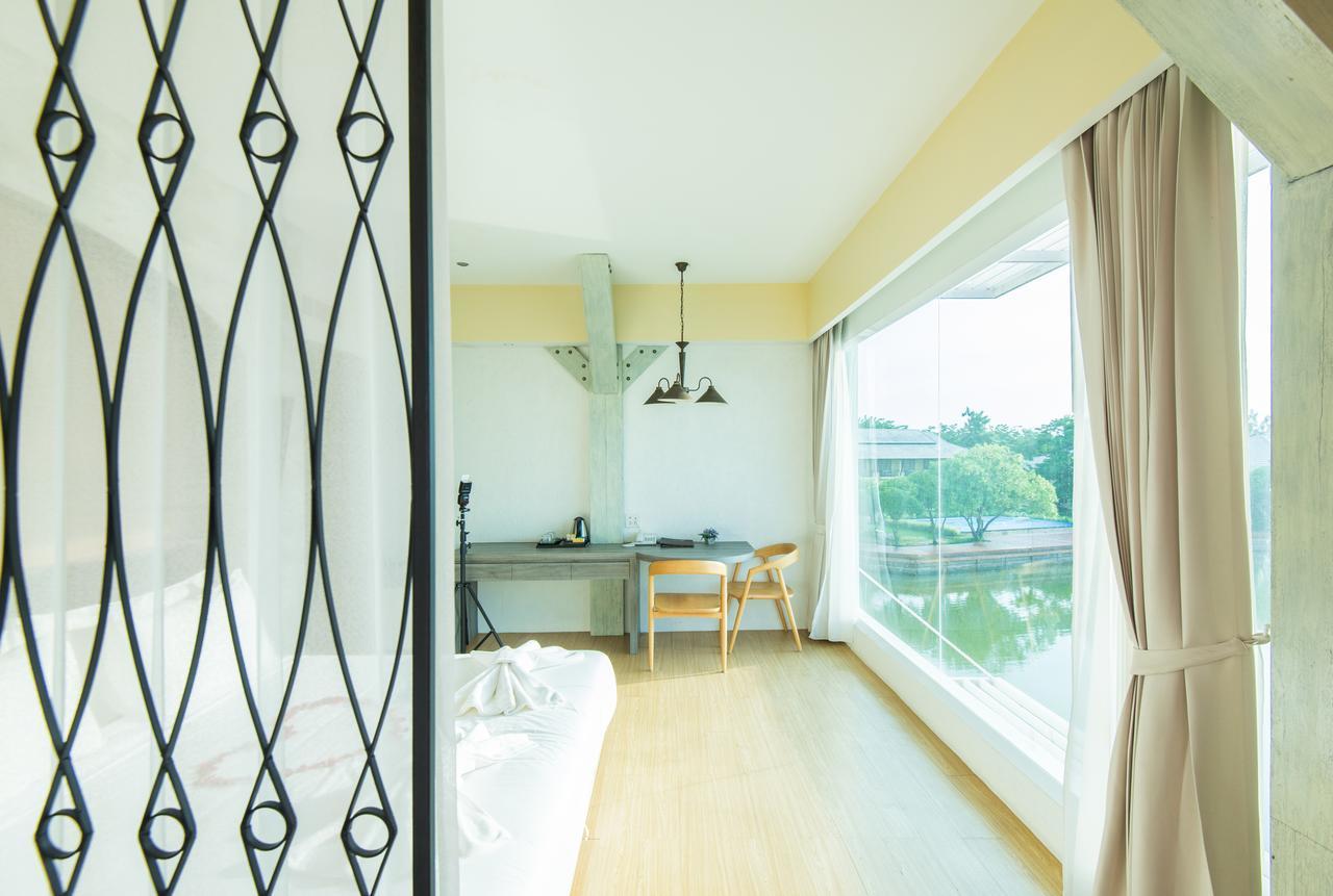 Baan Talay See Cream Resort Samut Songkhram Exterior photo