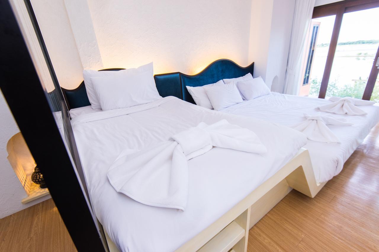 Baan Talay See Cream Resort Samut Songkhram Exterior photo