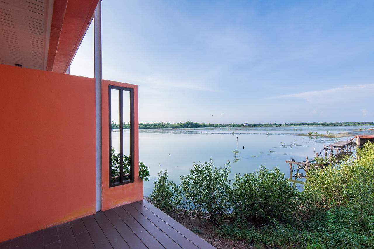 Baan Talay See Cream Resort Samut Songkhram Exterior photo