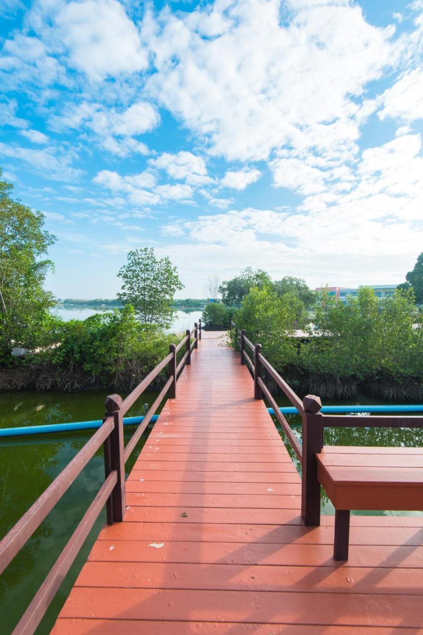 Baan Talay See Cream Resort Samut Songkhram Exterior photo
